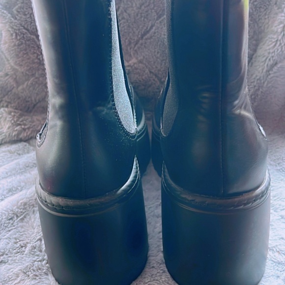 Women’s Nine West size 8.5 platform Chelsea boots. - Picture 3 of 4